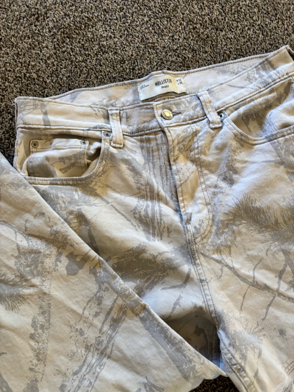 Hollister Men's Light Gray Camouflage Slim Straight Jeans - Picture 3 of 8